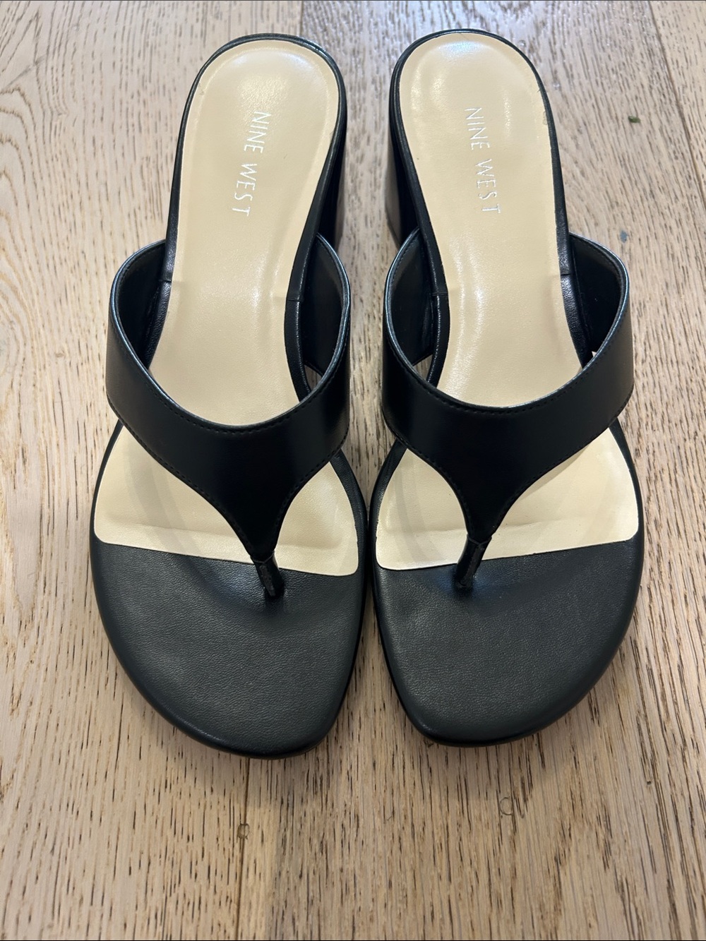 NWT Nine West Black Leather Thong Sandals with Cream Insole